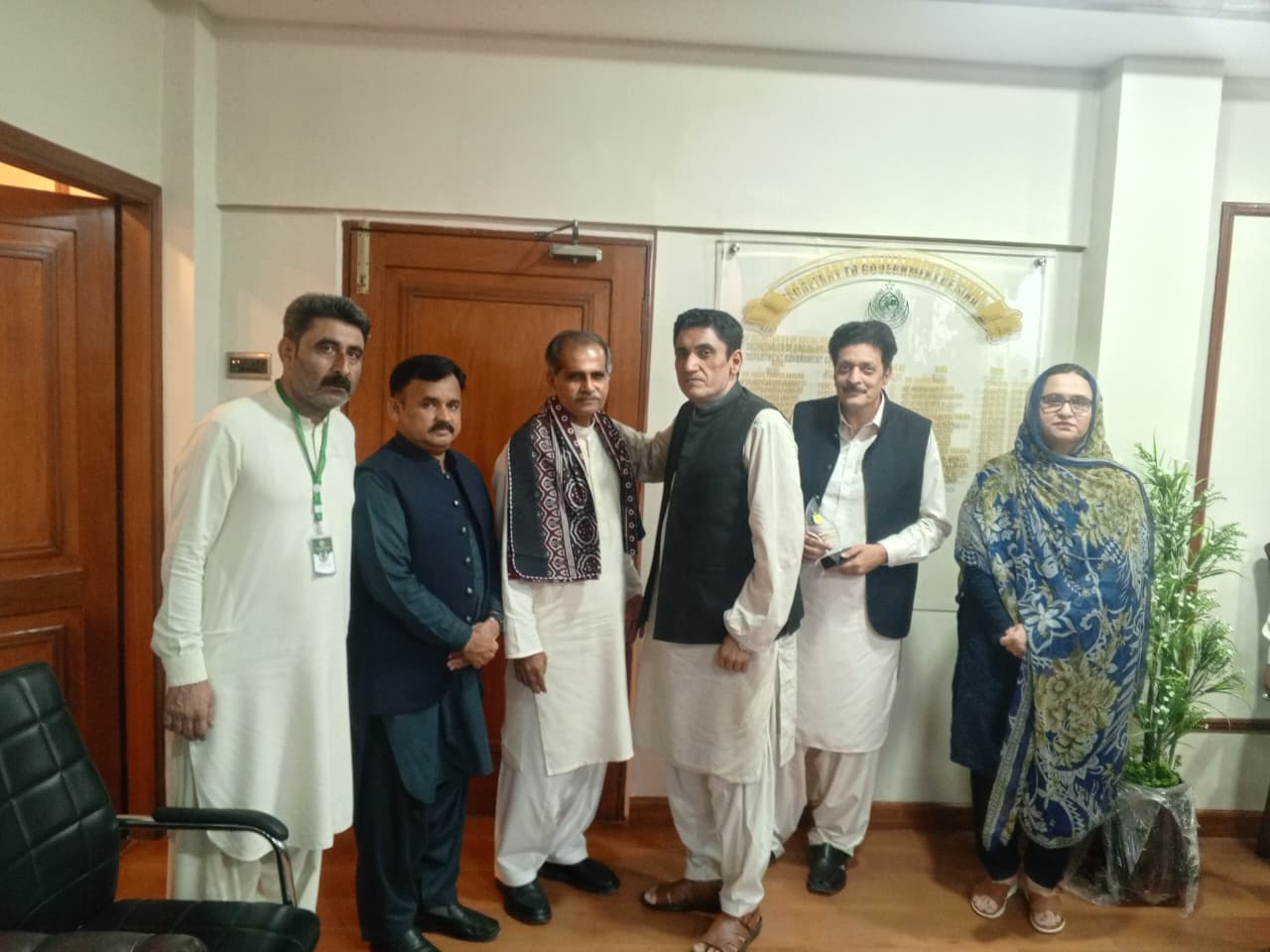 Group photograph taken during the retirement appreciation ceremony